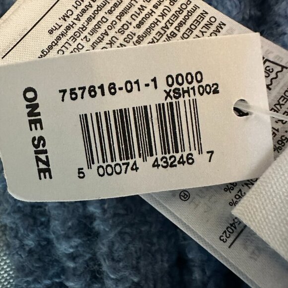 GAP Waffle Knit Blue Unisex Scarf - Picture 4 of 7